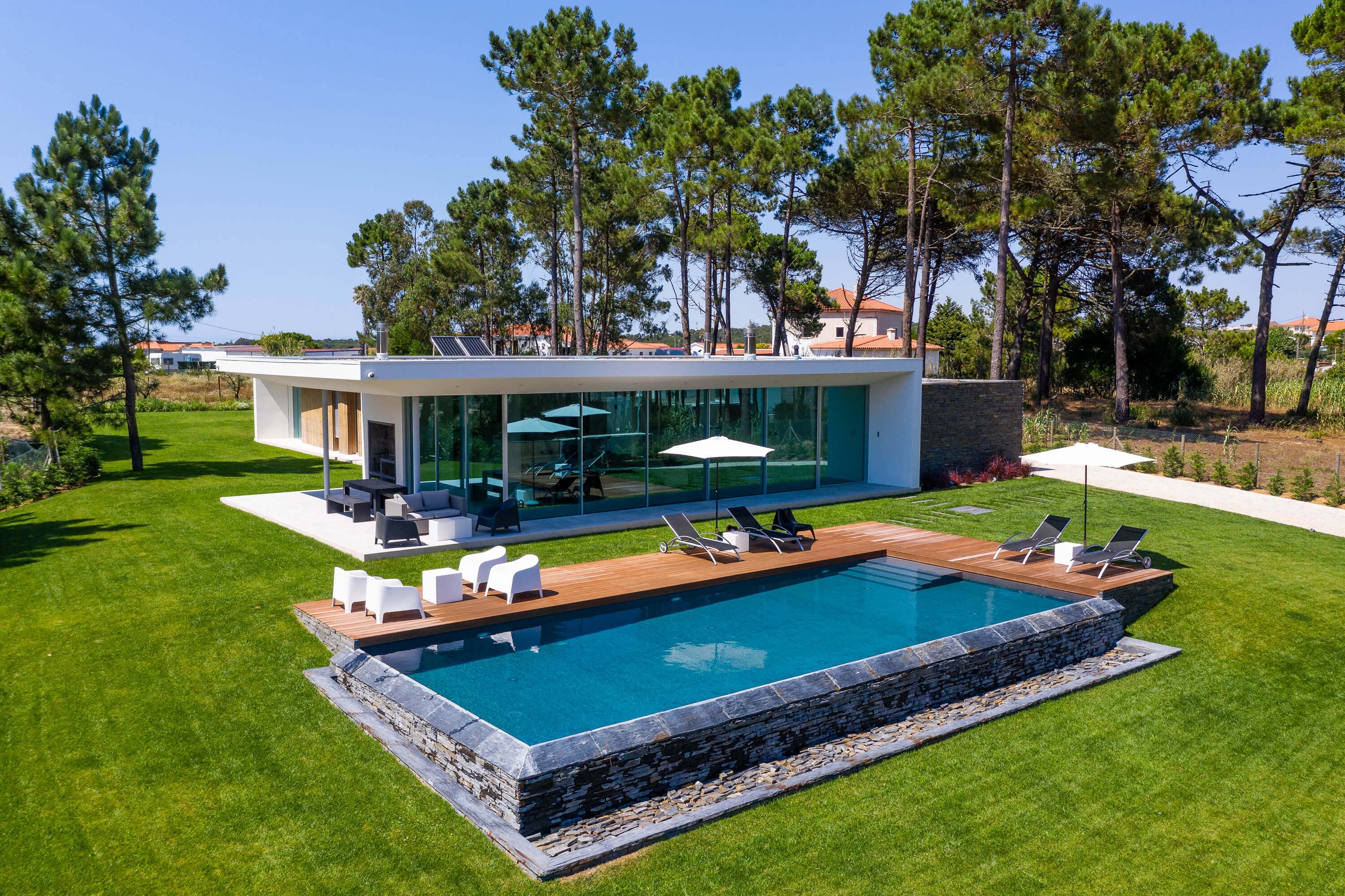 Implantação da moradia LSF na paisagem de Sintra — Varandas Coelho