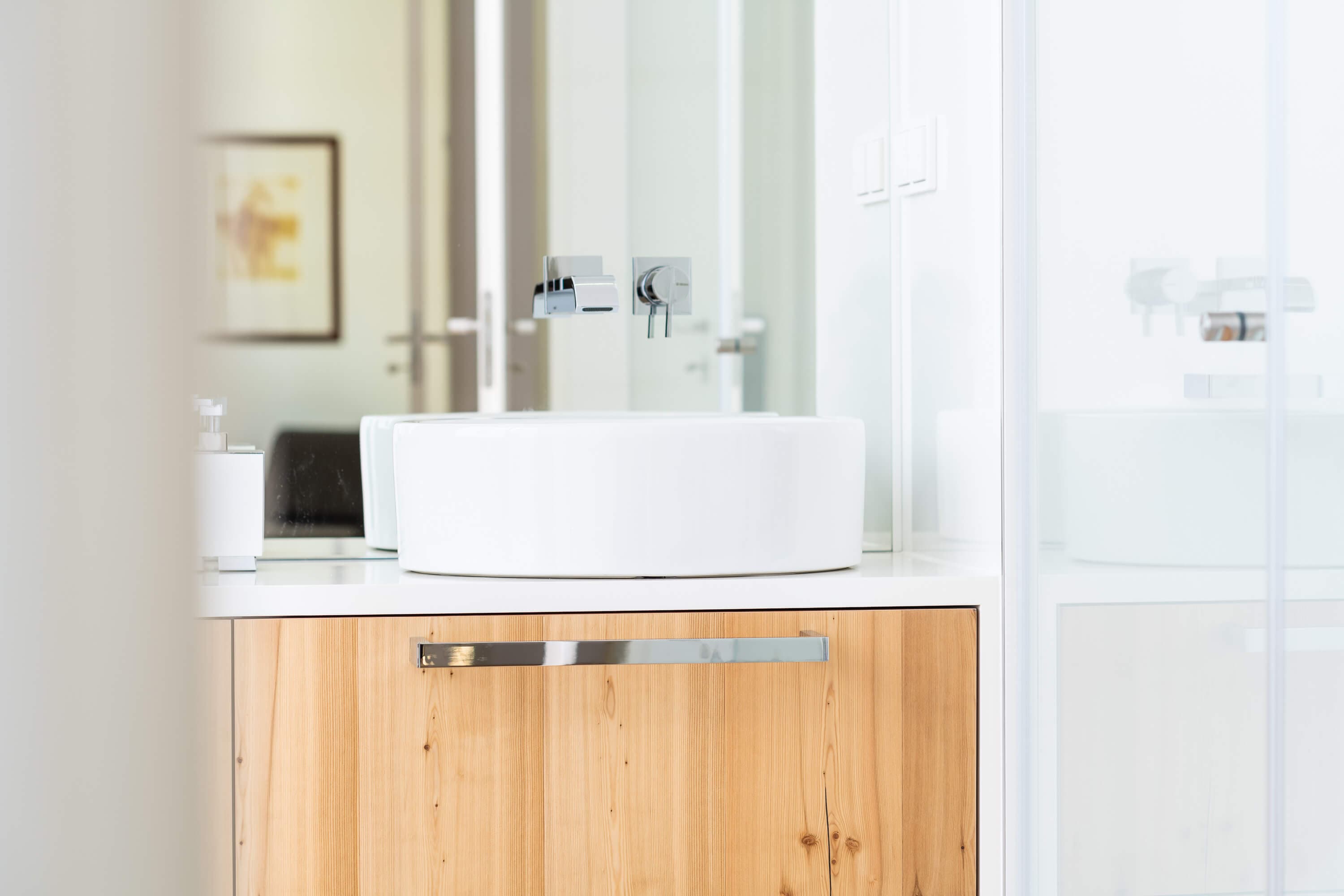 Painéis pré-fabricados LSF em colocação, obra Janas