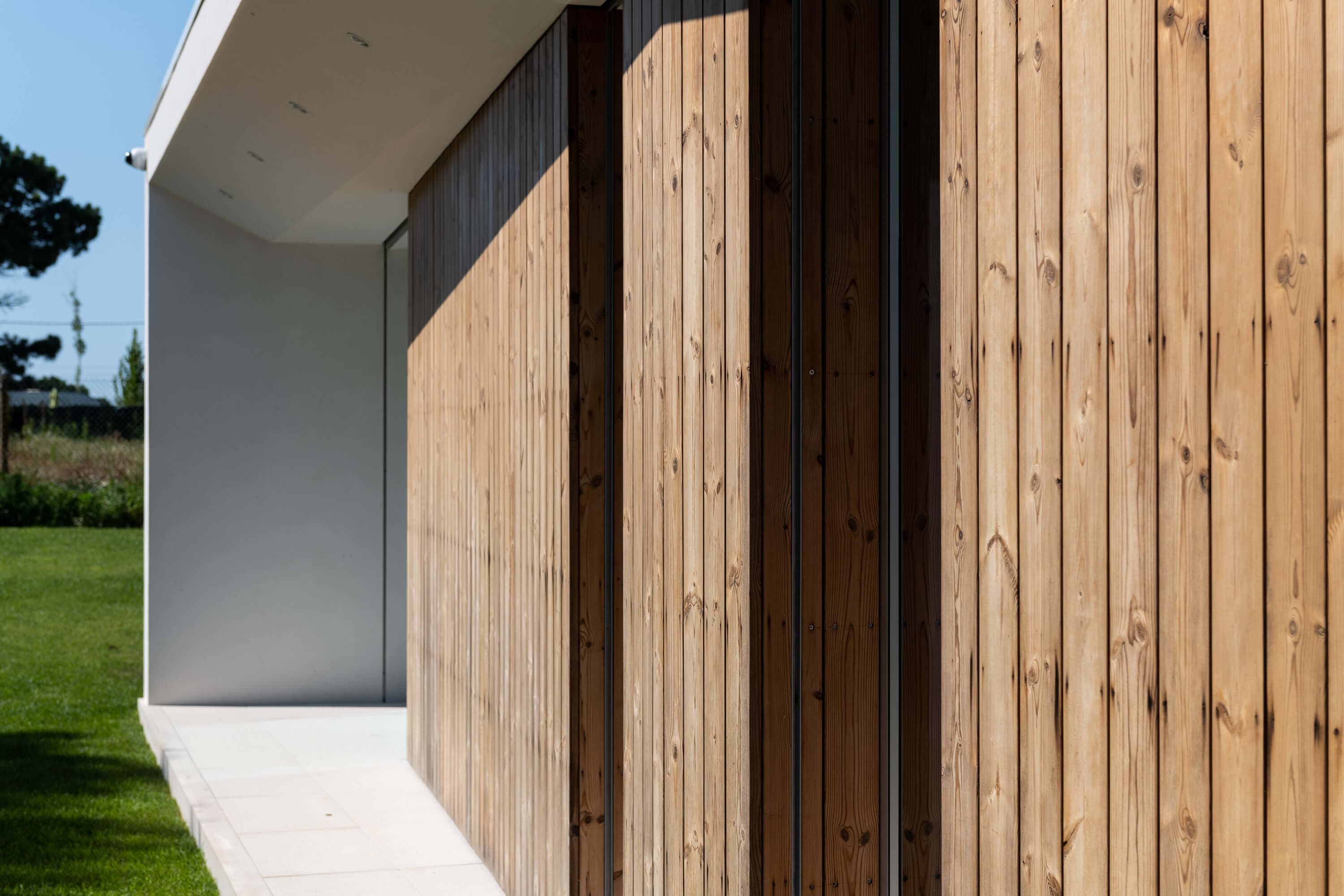 Montagem de caixilharia e vãos exteriores, moradia Janas