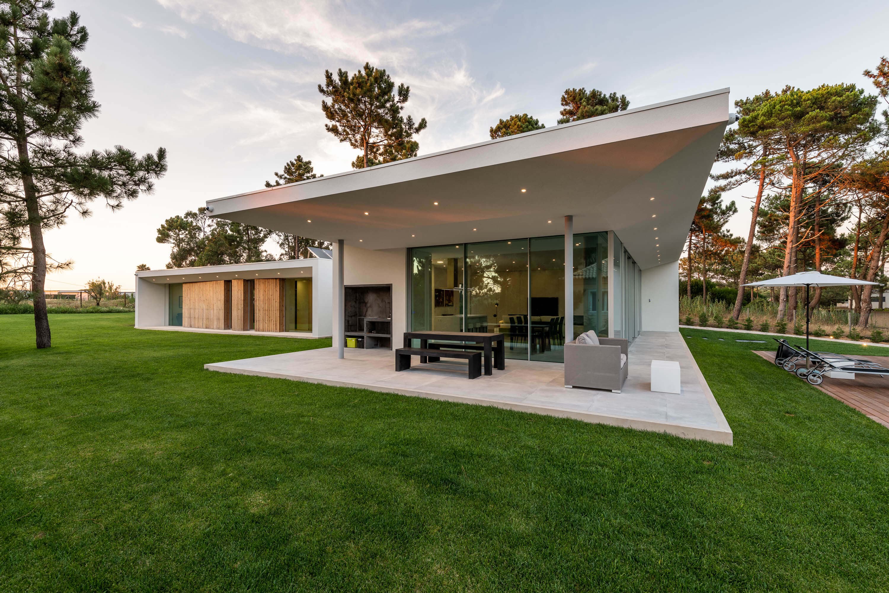 Acabamentos exteriores e envolvente da moradia Janas