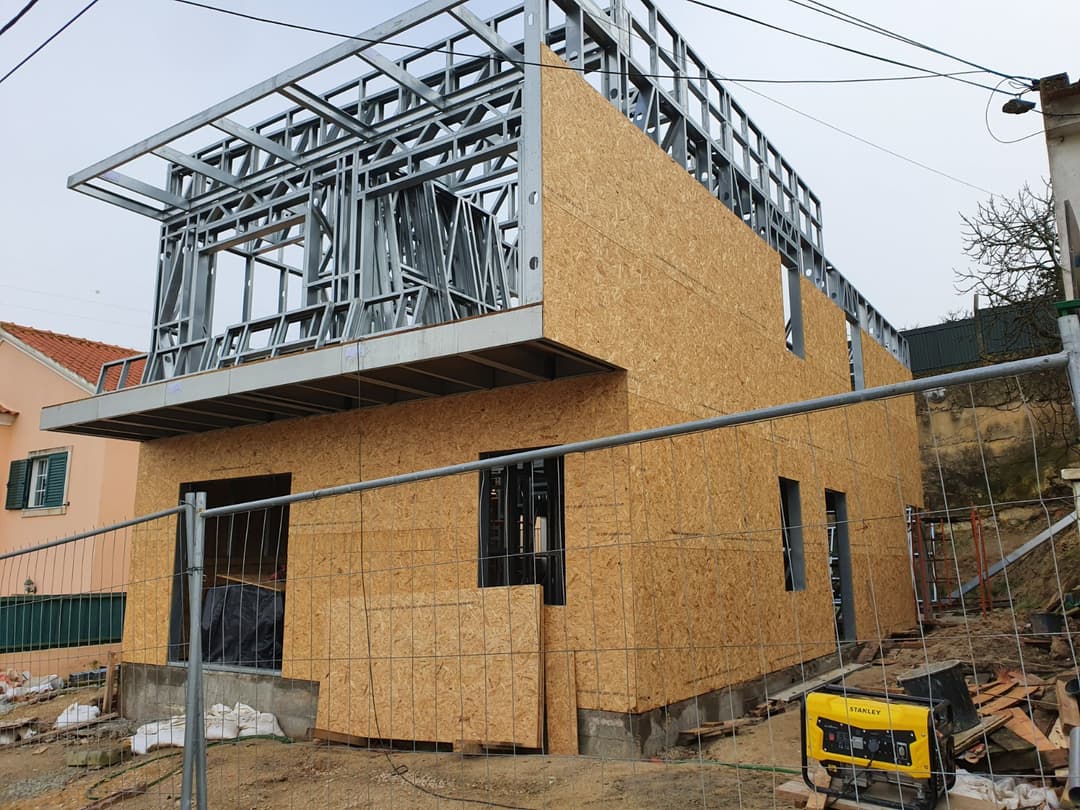 Estrutura LSF em obra em Loures — Varandas Coelho