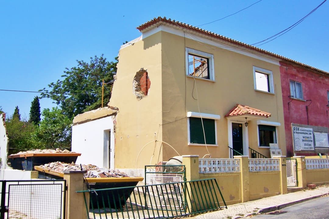 Reabilitação imobiliária moradia Sintra — Varandas Coelho